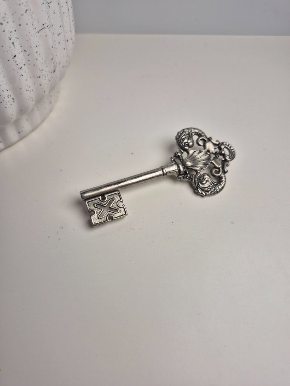 Sterling Silver Key Broach / Pin - Picture 2 of 8